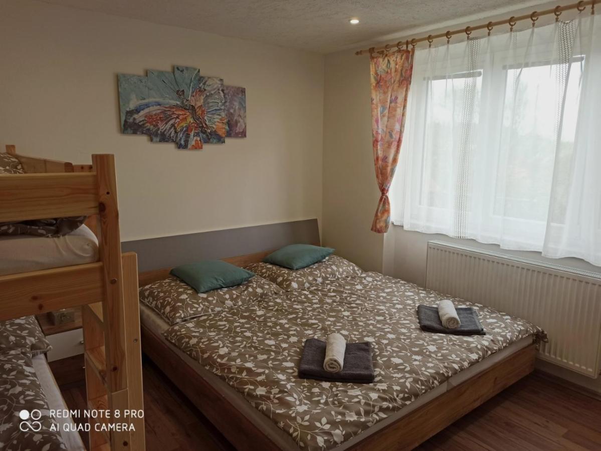 Apartman U Vrbu แชร์นาฟ โปชูมาวี ภายนอก รูปภาพ