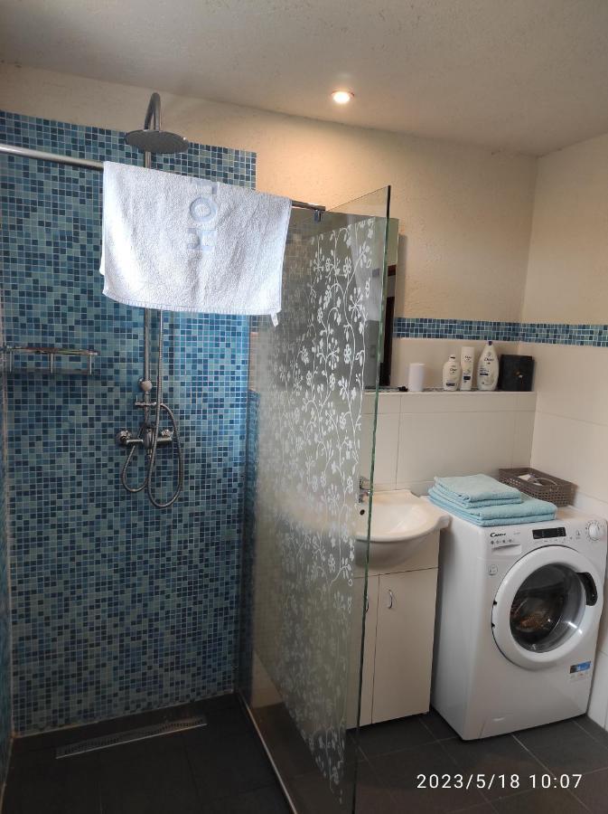 Apartman U Vrbu แชร์นาฟ โปชูมาวี ภายนอก รูปภาพ